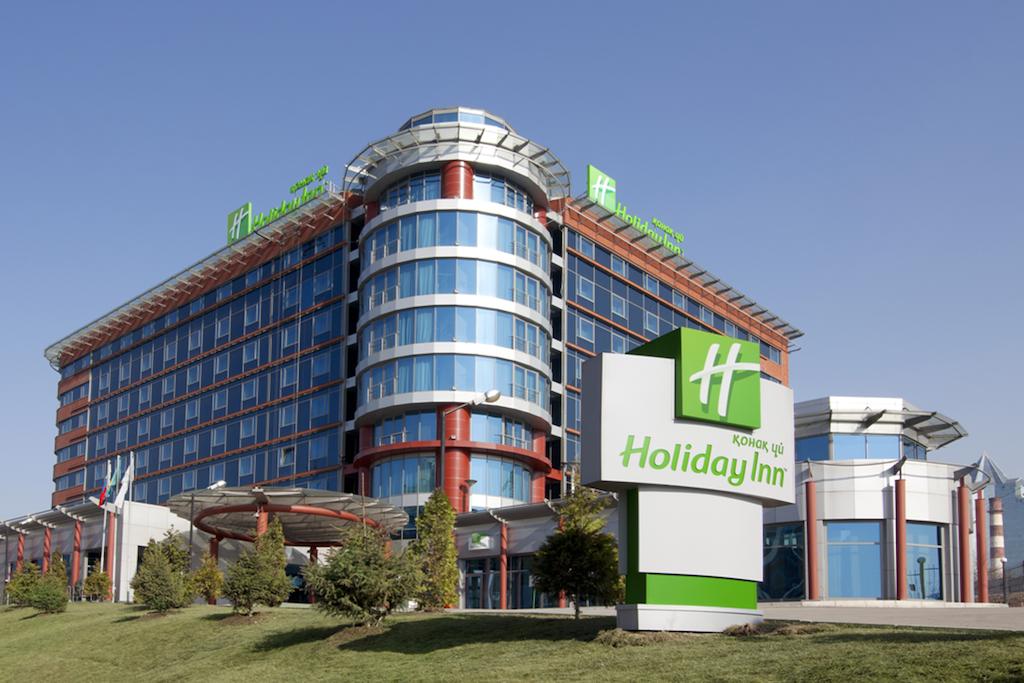 Отель holiday inn 4. Holiday Inn Алматы. Отель "Holiday Inn Dalian City "4*. Холидей ИНН Актау. Первый мотель Холидей ИНН.